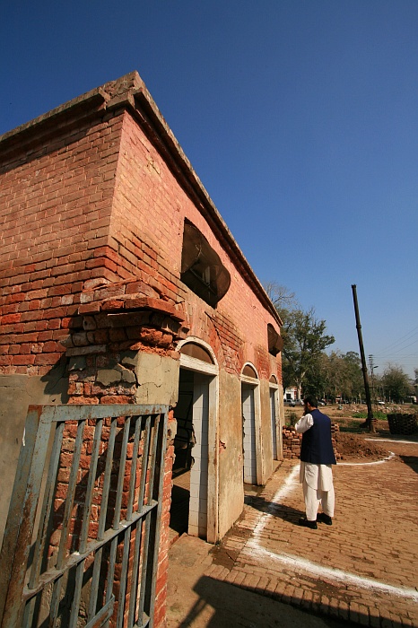 University Cattle Farm - Faisalabad
<br>
Photo: Robert Downie - Feb 2007 (EOS 400D)