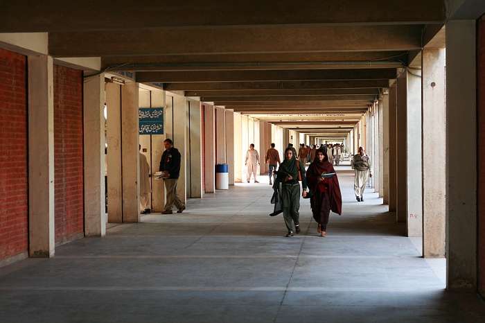 Faisalabad University 
<br>
Photo: Robert Downie - Feb 2007 (EOS 400D)