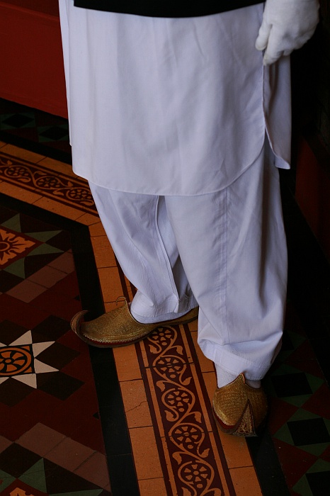 Check those shoes!! - Faisalabad
<br>
Photo: Robert Downie - Feb 2007 (EOS 400D)