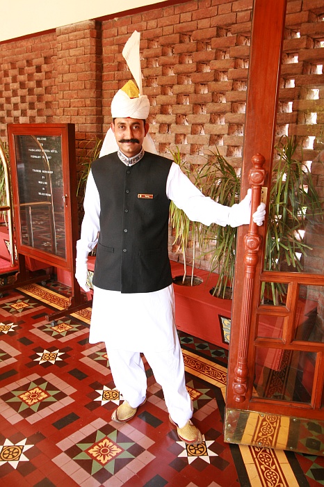 Check those shoes!! - Faisalabad
<br>
Photo: Robert Downie - Feb 2007 (EOS 400D)