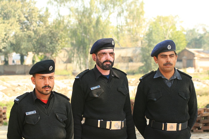 Security for the delegation - Faisalabad
<br>
Photo: Robert Downie - Feb 2007 (EOS 400D)