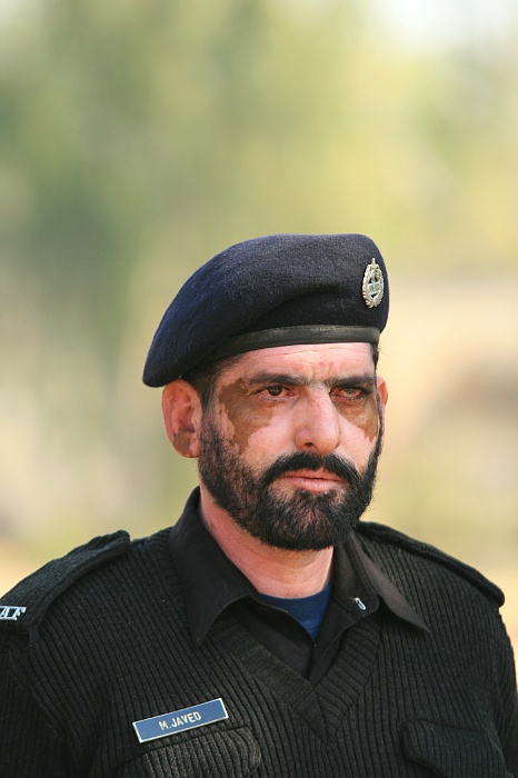Security for the delegation - Faisalabad
<br>
Photo: Robert Downie - Feb 2007 (EOS 400D)