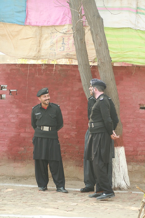 Security for the delegation - Faisalabad
<br>
Photo: Robert Downie - Feb 2007 (EOS 400D)