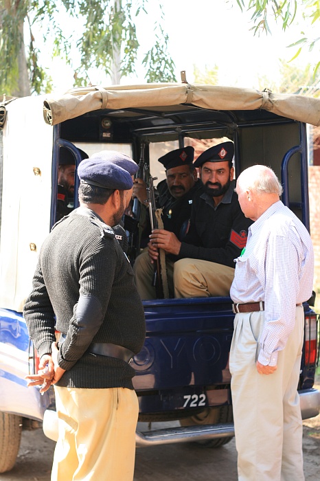Security for the delegation - Faisalabad
<br>
Photo: Robert Downie - Feb 2007 (EOS 400D)