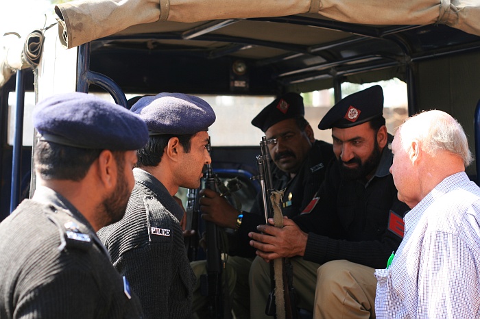 Security for the delegation - Faisalabad
<br>
Photo: Robert Downie - Feb 2007 (EOS 400D)