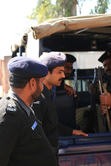 Security for the delegation - Faisalabad
<br>
Photo: Robert Downie - Feb 2007 (EOS 400D)