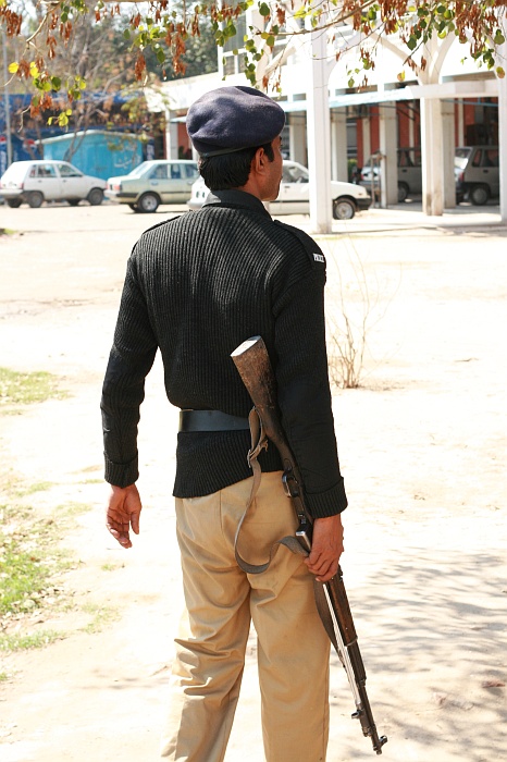Security for the delegation - Faisalabad
<br>
Photo: Robert Downie - Feb 2007 (EOS 400D)