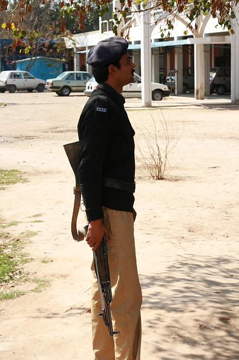 Security for the delegation - Faisalabad
<br>
Photo: Robert Downie - Feb 2007 (EOS 400D)