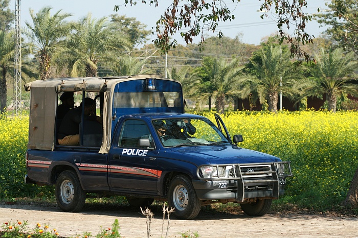 Security for the delegation - Faisalabad
<br>
Photo: Robert Downie - Feb 2007 (EOS 400D)