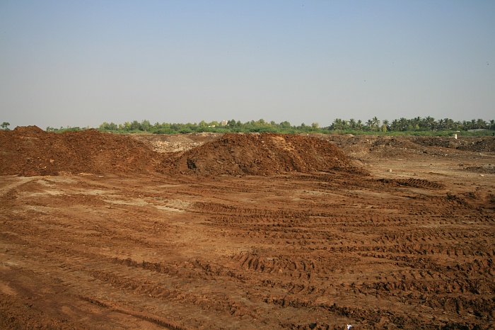 Massive Manure Pile - Cattle Colony - Karachi
<br>
Photo: Robert Downie - Feb 2007 (EOS 400D)