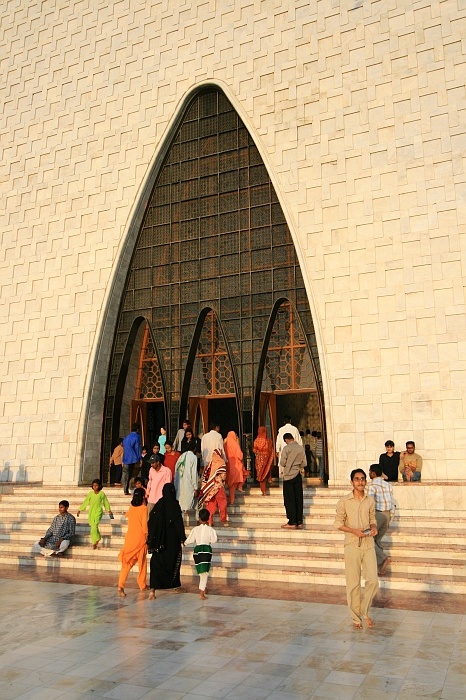 The Mausoleum of Quaid-i-Azam - Karachi
<br>
Monument to Pakistan's founder Mohamed Ali Jinnah.
<br>
Photo: Robert Downie - Feb 2007 (EOS 400D)