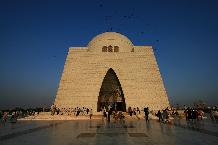 Guard at the Mausoleum of Quaid-i-Azam - Karachi
<br>
Monument to Pakistan's founder Mohamed Ali Jinnah.
<br>
Photo: Robert Downie - Feb 2007 (EOS 400D)