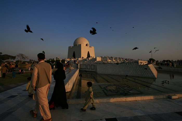 Parkland around the Mausoleum of Quaid-i-Azam - Karachi
<br>
Monument to Pakistan's founder Mohamed Ali Jinnah.
<br>
Photo: Robert Downie - Feb 2007 (EOS 400D)