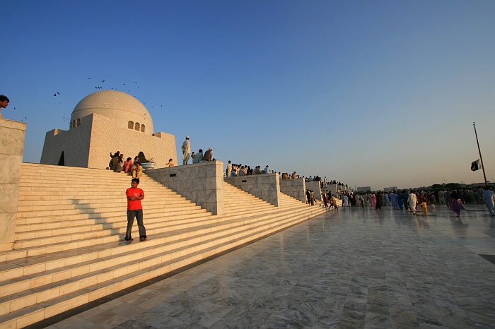 The Mausoleum of Quaid-i-Azam - Karachi
<br>
Monument to Pakistan's founder Mohamed Ali Jinnah.
<br>
Photo: Robert Downie - Feb 2007 (EOS 400D)
