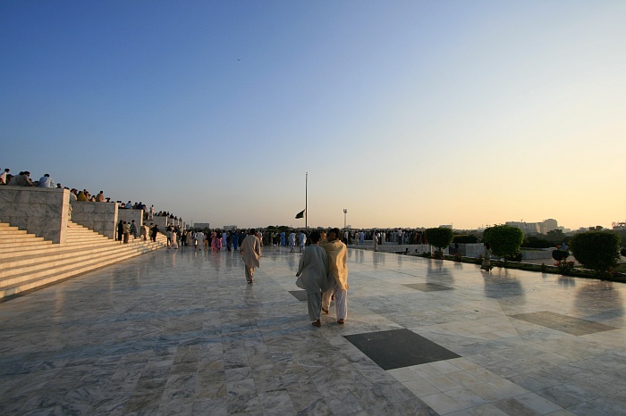 The Mausoleum of Quaid-i-Azam - Karachi
<br>
Monument to Pakistan's founder Mohamed Ali Jinnah.
<br>
Photo: Robert Downie - Feb 2007 (EOS 400D)