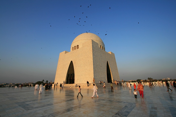 The Mausoleum of Quaid-i-Azam - Karachi
<br>
Monument to Pakistan's founder Mohamed Ali Jinnah.
<br>
Photo: Robert Downie - Feb 2007 (EOS 400D)
