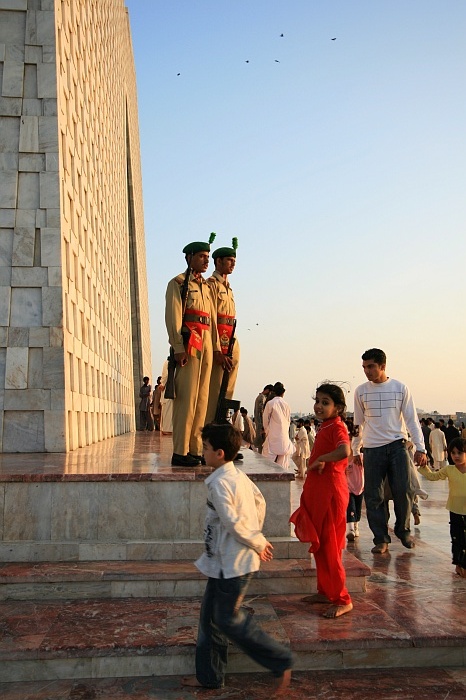 Guard at the Mausoleum of Quaid-i-Azam - Karachi
<br>
Monument to Pakistan's founder Mohamed Ali Jinnah.
<br>
Photo: Robert Downie - Feb 2007 (EOS 400D)