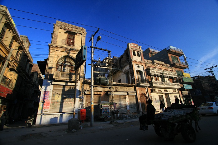 Old English Architecture - Lahore 
<br>
Photo: Robert Downie - Feb 2007 (EOS 400D)