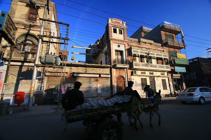 Old English Architecture - Lahore 
<br>
Photo: Robert Downie - Feb 2007 (EOS 400D)