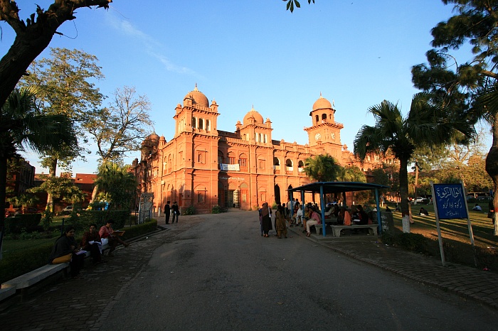 Old English Architecture - Lahore 
<br>
Photo: Robert Downie - Feb 2007 (EOS 400D)