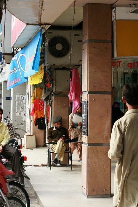 Market Security  - Lahore
<br>
Photo: Robert Downie - Feb 2007 (EOS 400D)