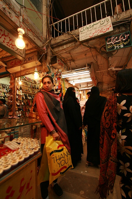 Markets - Lahore 
<br>
Photo: Robert Downie - Feb 2007 (EOS 400D)