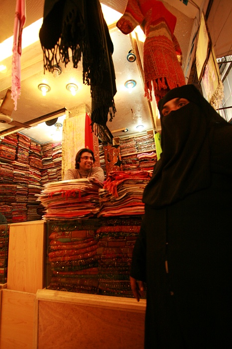 Markets - Lahore 
<br>
Photo: Robert Downie - Feb 2007 (EOS 400D)
