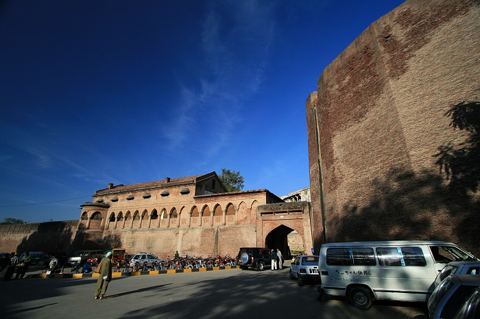 The outer walls of the Lahore Fort or Shahi Qila 
<br>
Photo: Robert Downie - Feb 2007 (EOS 400D)
