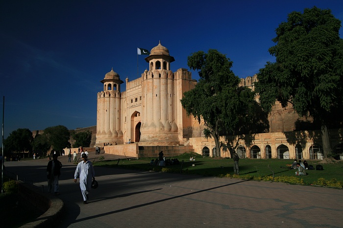 The front gate of the Lahore Fort or Shahi Qila 
<br>
Photo: Robert Downie - Feb 2007 (EOS 400D)