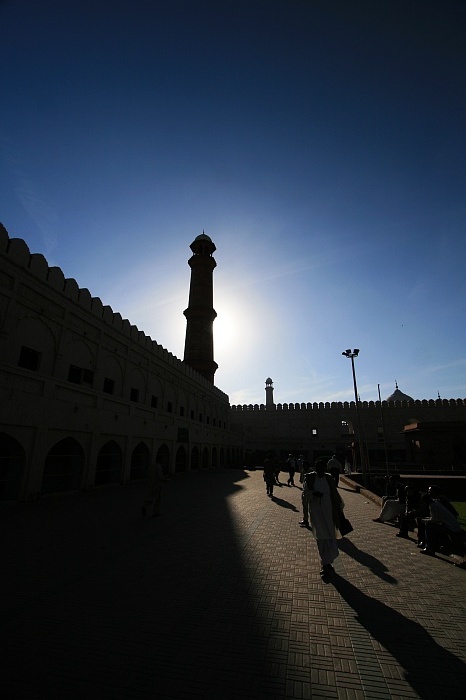 The courtyard between the Lahore Fort or Shahi Qila and the Badshahi Mosque
<br>
Photo: Robert Downie - Feb 2007 (EOS 400D)