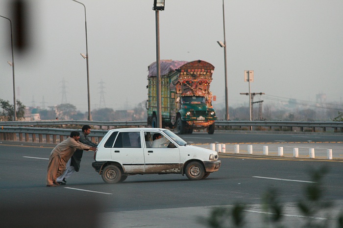 Locals dice with death as they push a car across the freeway.
<br>
Photo: Robert Downie - Feb 2007 (EOS 400D)