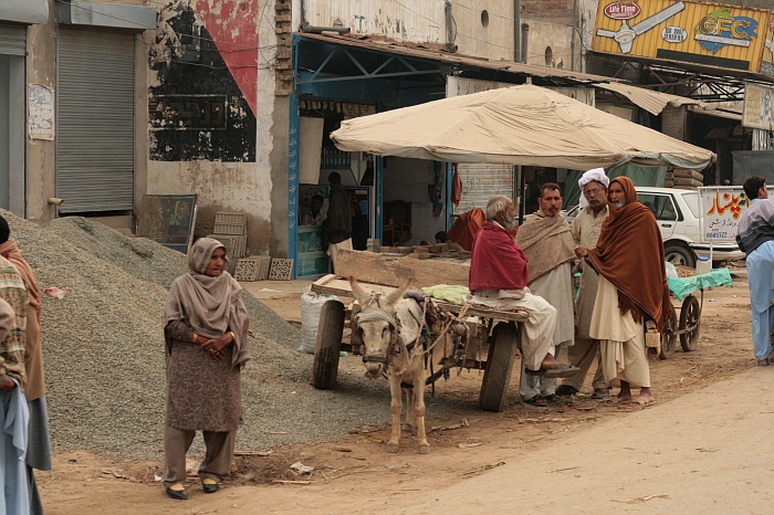 Village Life around Okara 
<br>
Photo: Robert Downie - Feb 2007 (EOS 400D)