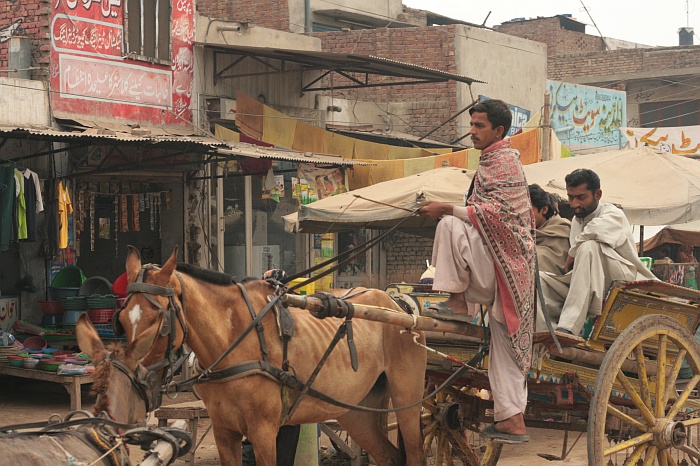 Village Life around Okara 
<br>
Photo: Robert Downie - Feb 2007 (EOS 400D)