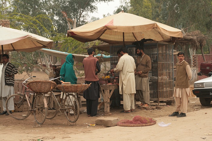 Village Life around Okara 
<br>
Photo: Robert Downie - Feb 2007 (EOS 400D)
