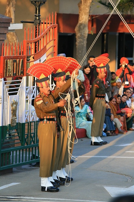Indian guards lower the flag - Wagah Border
<br>
Photo: Robert Downie - Feb 2007 (EOS 400D)