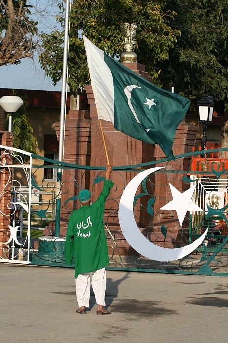 Street vendor from Lahor who comes every day to motivate his side. ? Wagah Border
<br>
Photo: Robert Downie - Feb 2007 (EOS 400D)