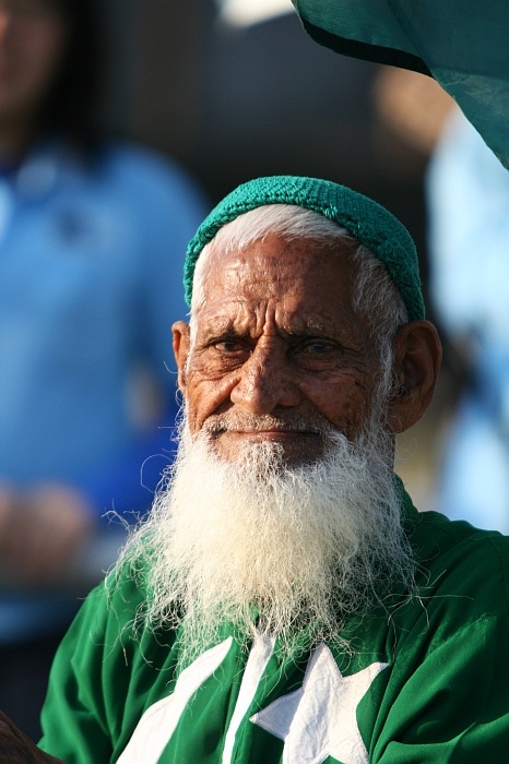 Street vendor from Lahor who comes every day to motivate his side. ? Wagah Border
<br>
Photo: Robert Downie - Feb 2007 (EOS 400D)