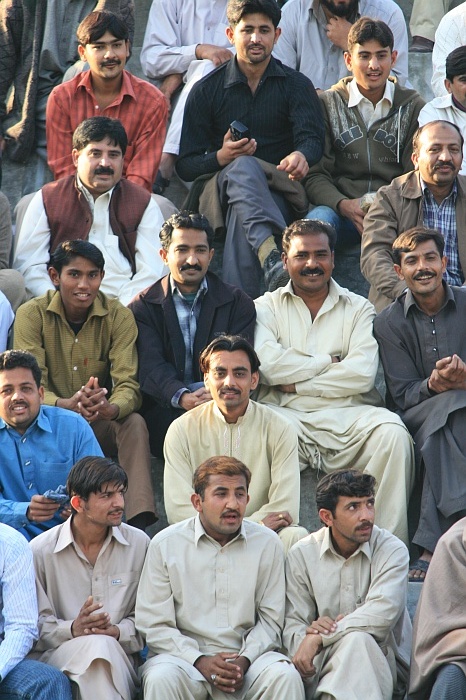 Patriotic Pakistani Crowd - Wagah Border
<br>
Photo: Robert Downie - Feb 2007 (EOS 400D)