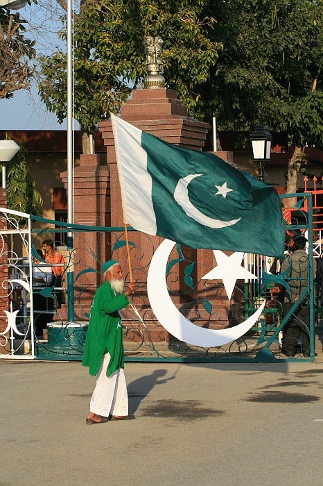 Street vendor from Lahor who comes every day to motivate his side. ? Wagah Border
<br>
Photo: Robert Downie - Feb 2007 (EOS 400D)