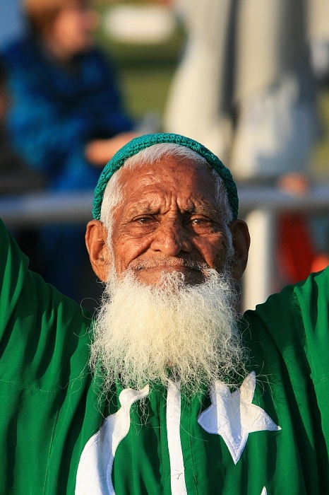 Street vendor from Lahor who comes every day to motivate his side. ? Wagah Border
<br>
Photo: Robert Downie - Feb 2007 (EOS 400D)