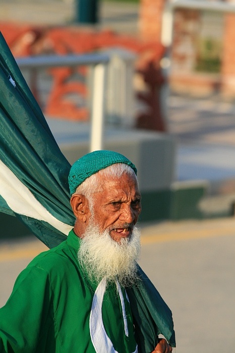 Street vendor from Lahor who comes every day to motivate his side. ? Wagah Border
<br>
Photo: Robert Downie - Feb 2007 (EOS 400D)
