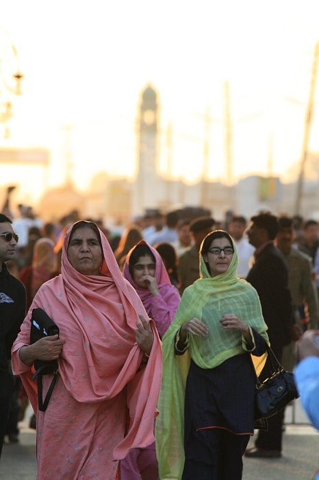 Indian women attempt to cross back into India after the ceremony - Wagah Border
<br>
Photo: Robert Downie - Feb 2007 (EOS 400D)