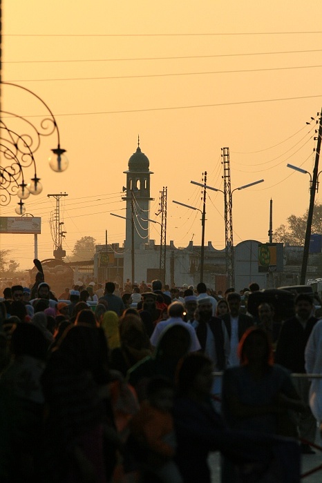 Setting sun after the ceremony - Wagah Border
<br>
Photo: Robert Downie - Feb 2007 (EOS 400D)