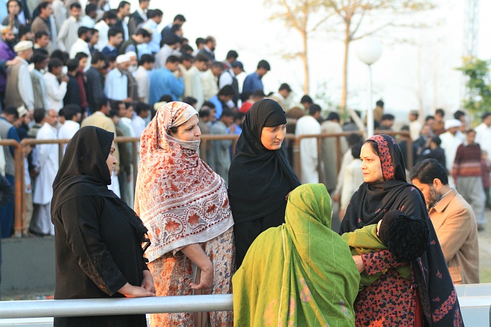 Sun sets as Pakistani women watch on in a segregated part of the crowd - Wagah Border
<br>
Photo: Robert Downie - Feb 2007 (EOS 400D)