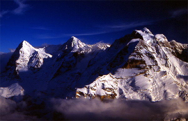 Looking back across towards the Eiger (3970m), M�nch (4099m) and Jungfrau (4158m) from the Schilthorn (2971m)
<br>
Photo: Robert Downie - January 2002 (EOS 300) 