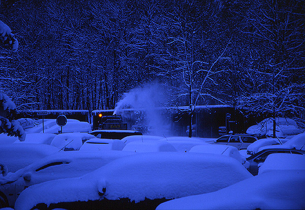 Snow blower in the car park at Stechelberg
<br>
Photo: Robert Downie - January 2002 (EOS 300) 