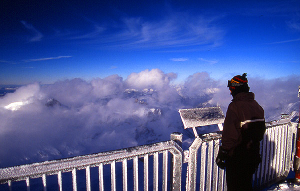 Ady trying to read the information board - Shilthorn (2971m) 
<br>
Oh my god its cold!!!!
<br>
Photo: Robert Downie - January 2002 (EOS 300) 