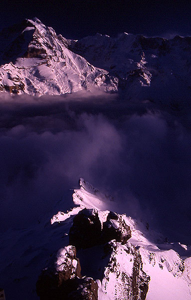 The view down one of the spurs coming off the Shilthorn (2971m)
<br>
Jungfrau (4158m) in the background
<br>
Photo: Robert Downie - January 2002 (EOS 300) 
