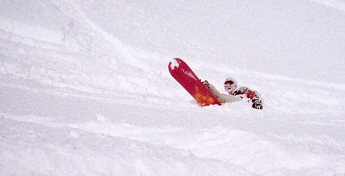 Trying to dig my way out of the powder - Valbella
<br>
Have you ever tried to get out of a pool using no arms ? Yep something like that ... 
<br>
Photo: Adriana Thomson - February 2002 (Canon Elph) 