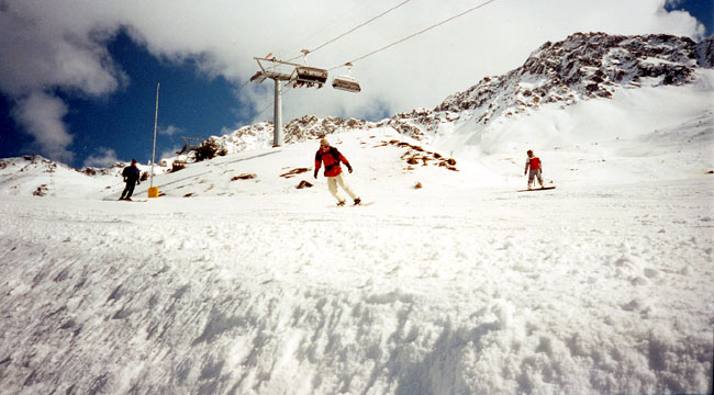 Myself - Cruising down from the Weisshorn (2776) (Red 4) - Valbella 
<br>
Photo: Adriana Thomson - February 2002 (Canon Elph) 